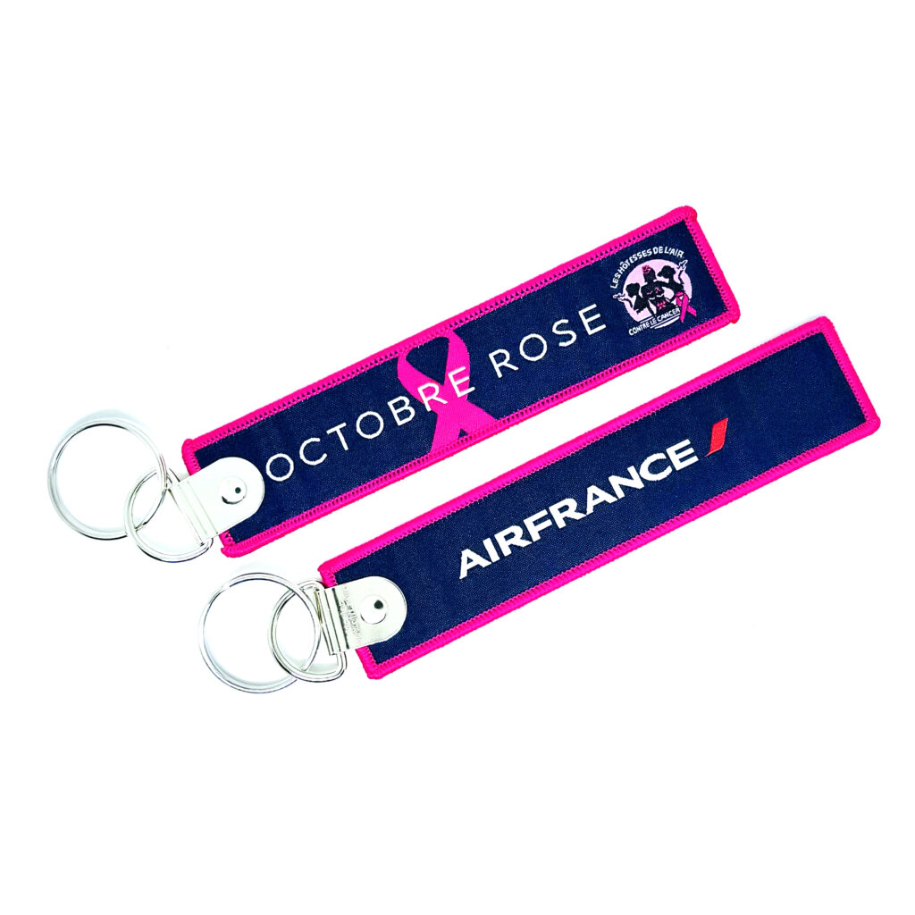 **2024 - Porte clé "flamme NEW AIR FRANCE  OCTOBRE ROSE"